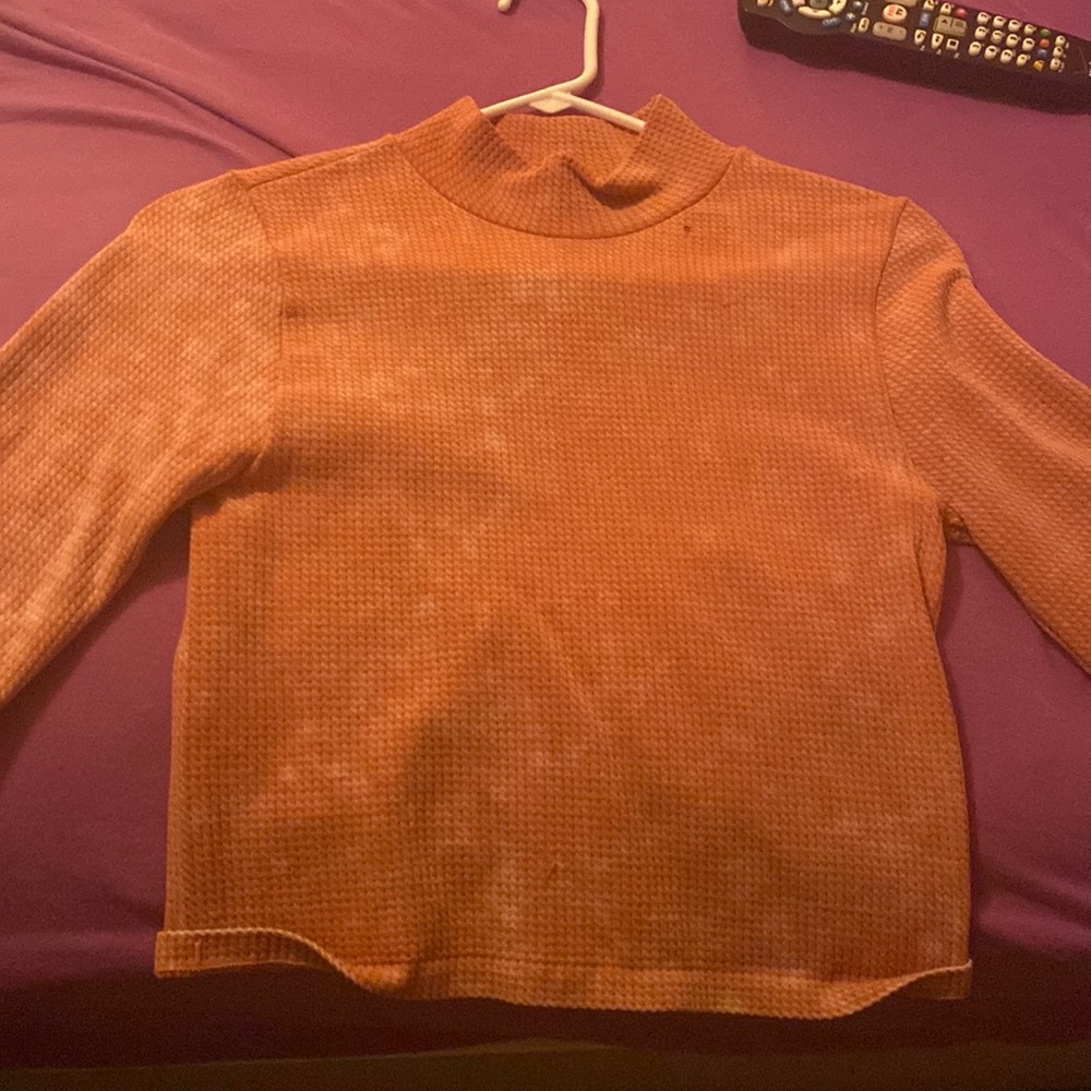 Selling a long sleeve shirt, barely used, & good quality